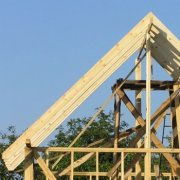 Как рассчитать высоту конька двухскатной крыши: особенности расчетов и проектирования