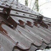 Снегозадержатели на металлочерепицу: инструкция по проведению установки