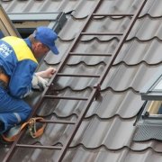 Лестница для кровли крыши своими руками: варианты конструкций и методы их изготовления