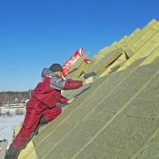 Как утеплить стропила: варианты и правила устройства теплоизоляции мансардных крыш